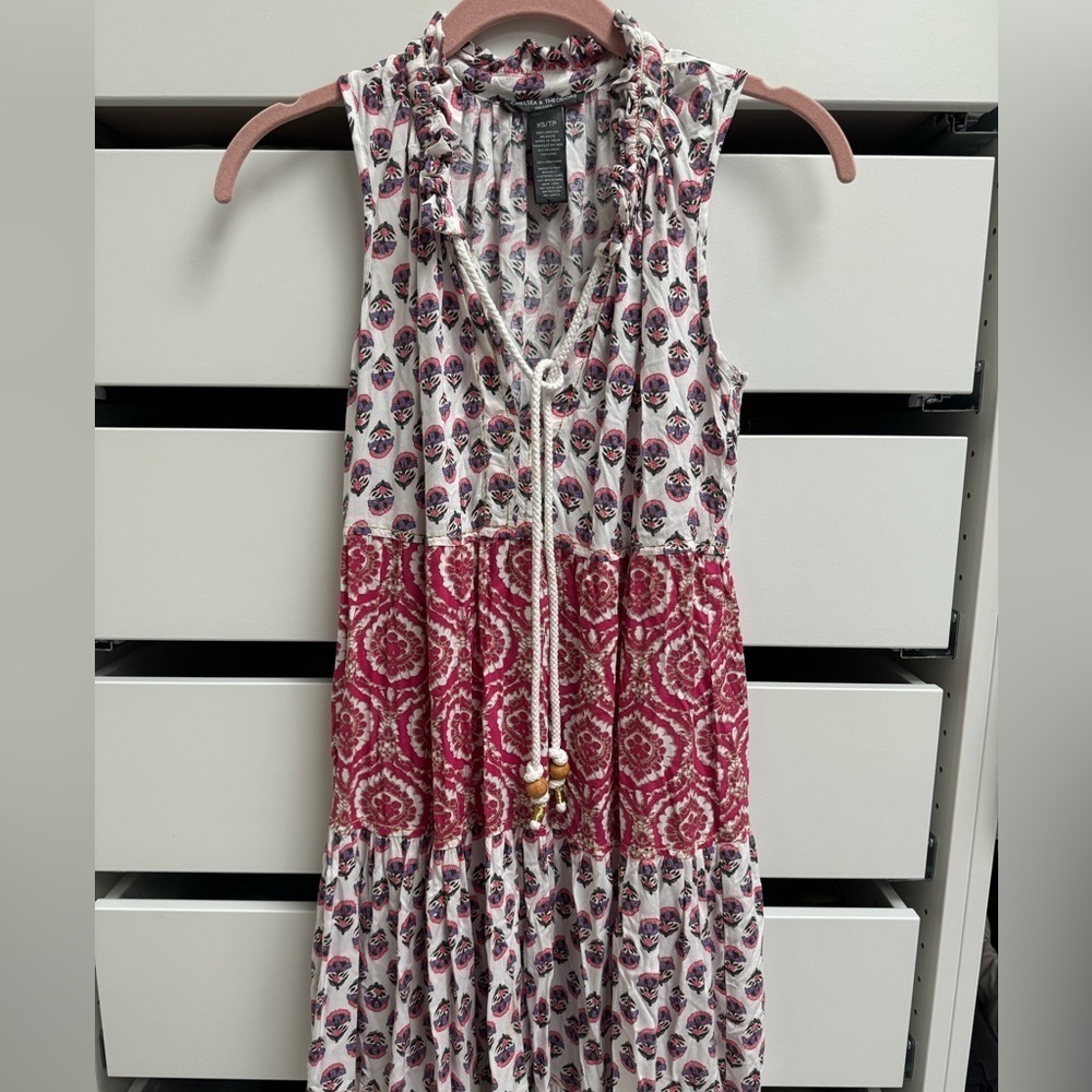 CHELSEA & THEODORE Floral Paisley Split Neck Red Pink Tiered Maxi Dress Size XS - Picture 5 of 9